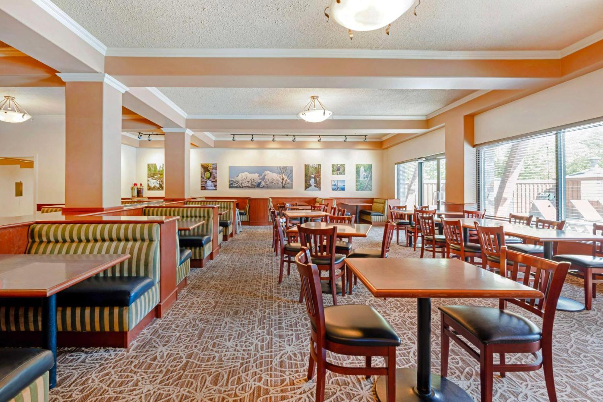 Best Western Plus Barclay Hotel Port Alberni Exterior foto