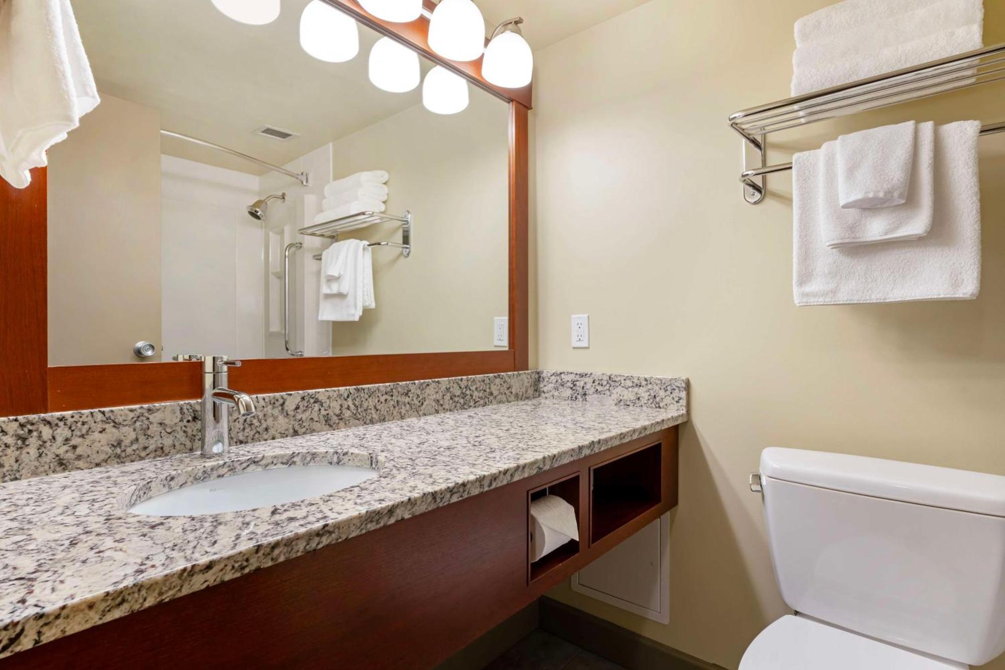 Best Western Plus Barclay Hotel Port Alberni Exterior foto