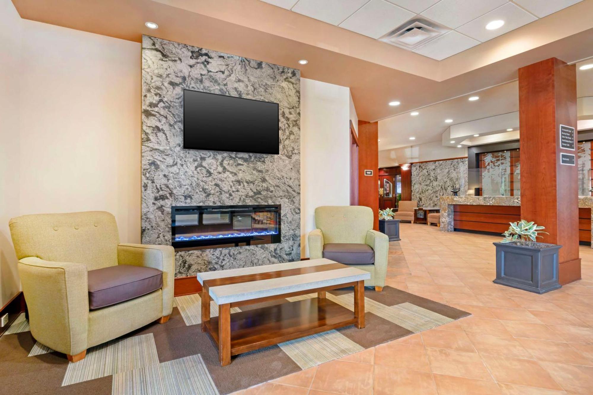 Best Western Plus Barclay Hotel Port Alberni Exterior foto